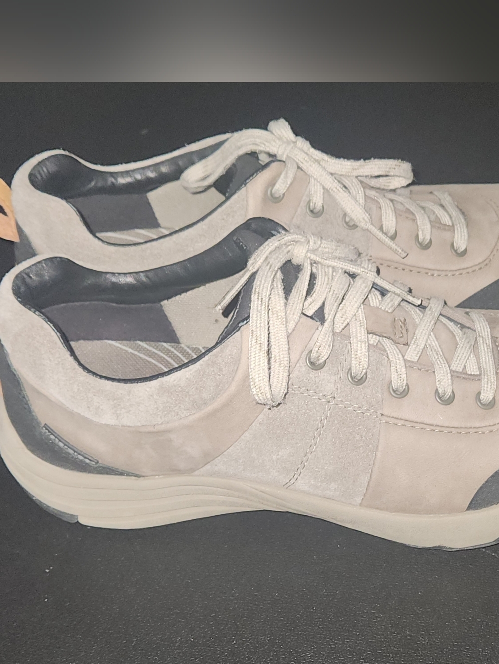 Clarks Women's WaveWalk Suede Sneakers Size 8 - Picture 7 of 8
